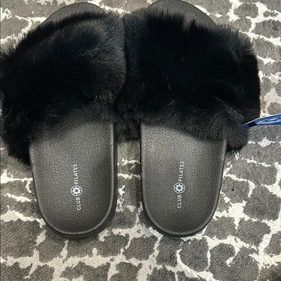 Faux fur sandals NWT size 7 - Picture 1 of 5
